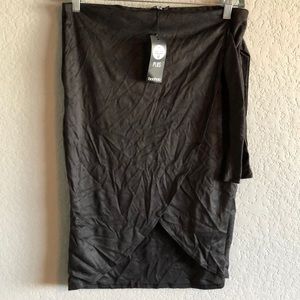 NWT Boohoo plus suede like pencil skirt